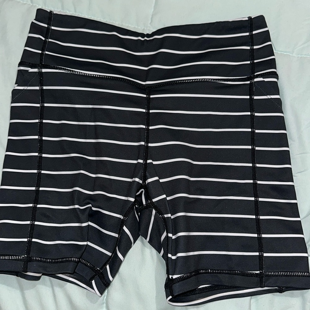 EUC Kiava Luxe Biker Shorts Size Small 5” Inseam